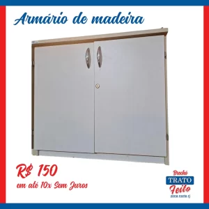 Armario com prateleiras
