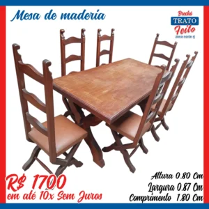 Mesa de madeira com cadeiras costas alta