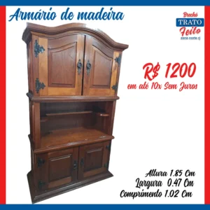 Armário de madeira