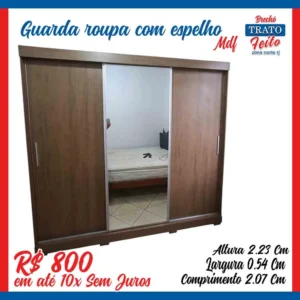 Guarda roupa com espelho